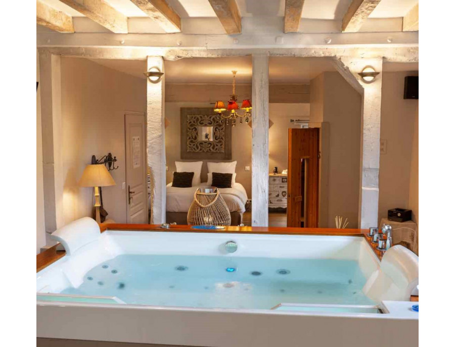 Suite de Charme avec jacuzzi et sauna privatifs
