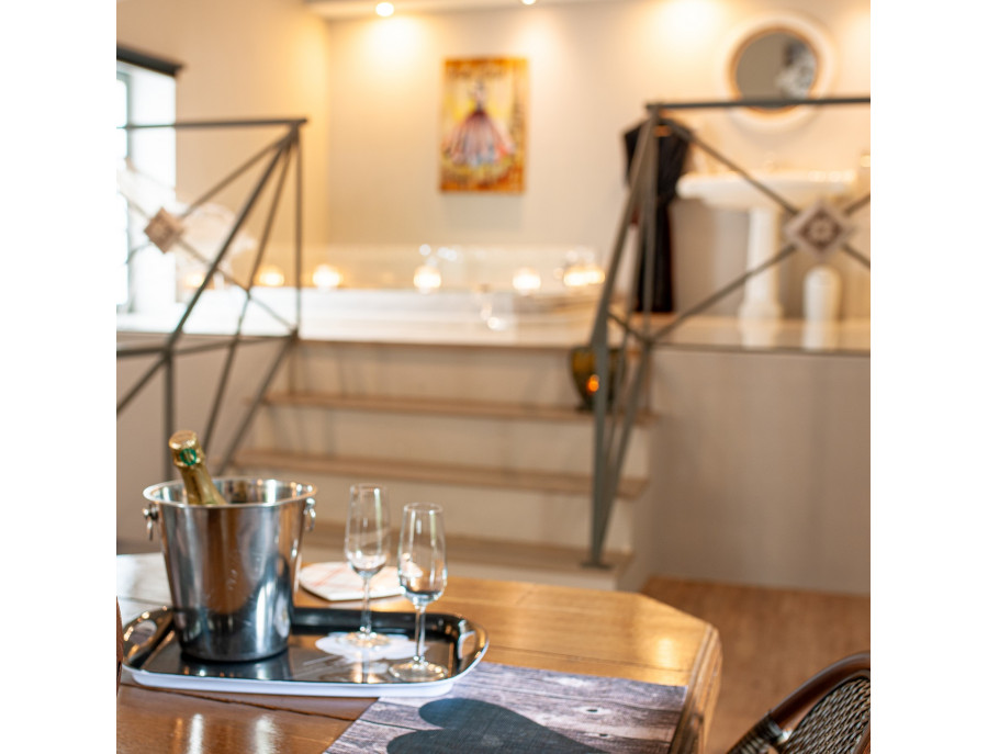 Le coffret cadeau détente "Suite Baiser Volé" dans notre Hôtel de Charme à 50 mn de Disneyland Paris.