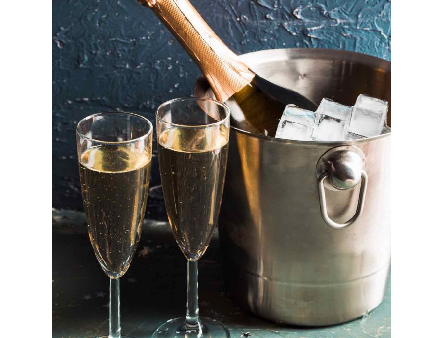 Bouteille de Champagne Moet et Chandon chez Charme au fil de l'eau